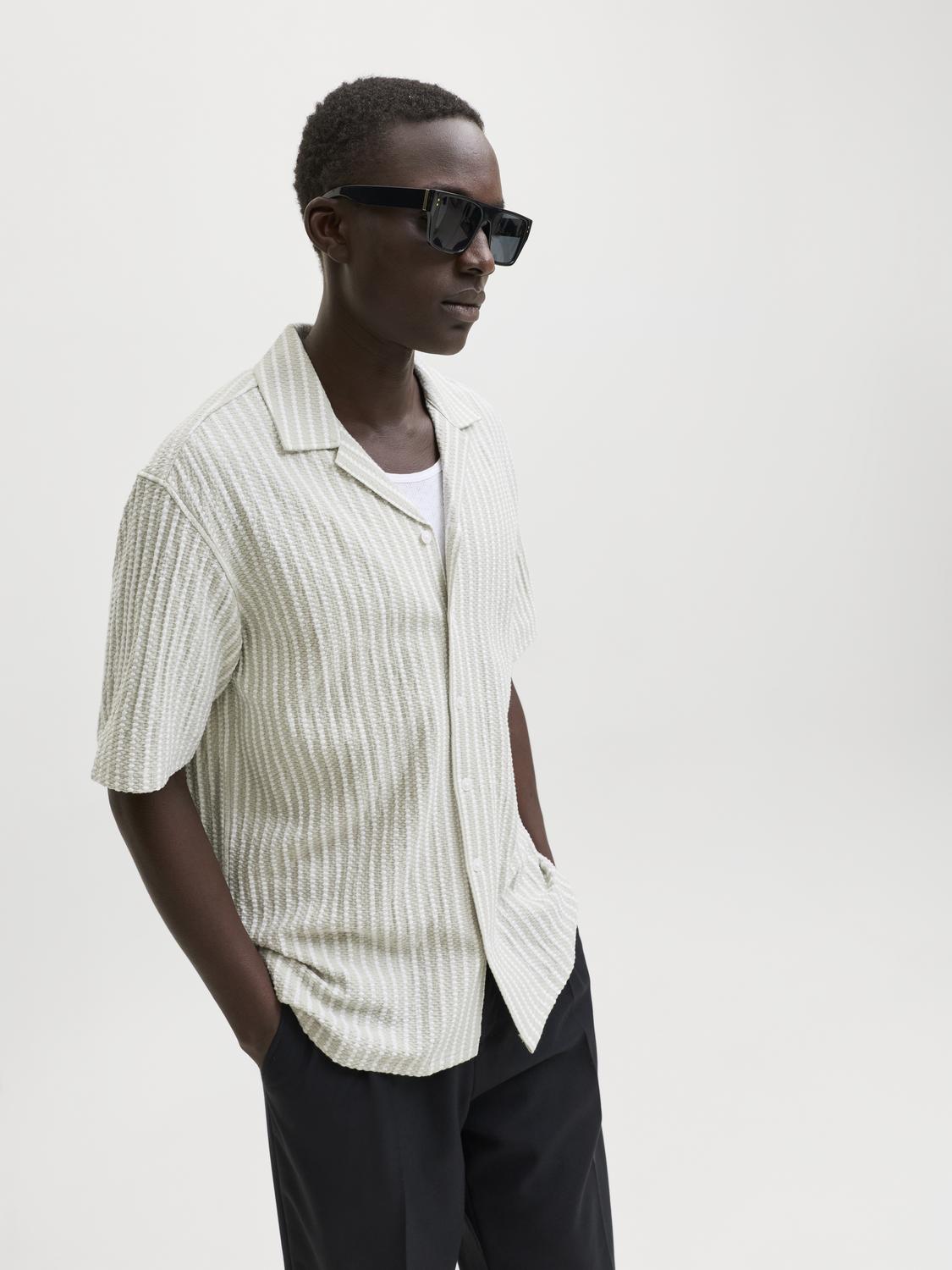 model_shot-creative